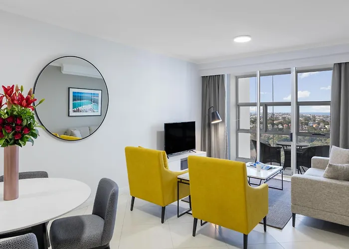 Meriton Suites Bondi JunctionAirport Hotel